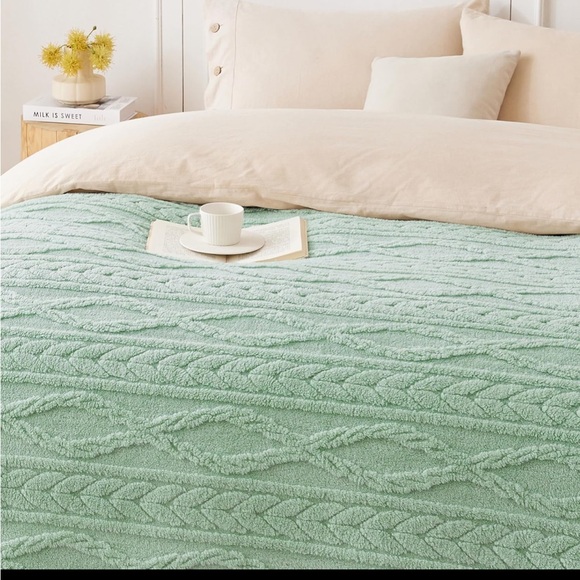 COOVA Soft Mint Green Textured Throw - Picture 4 of 7